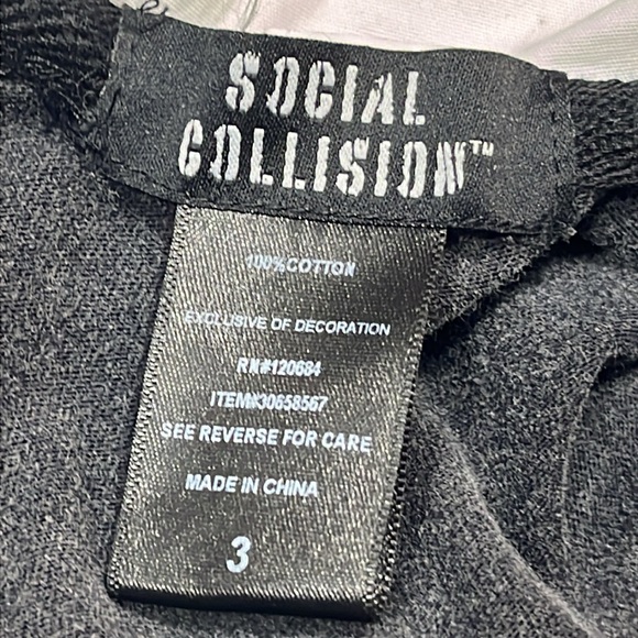 Social collision skull crossbones shirt BLACK shite collar GOTH EMO 3XL WOMENS - Picture 2 of 15